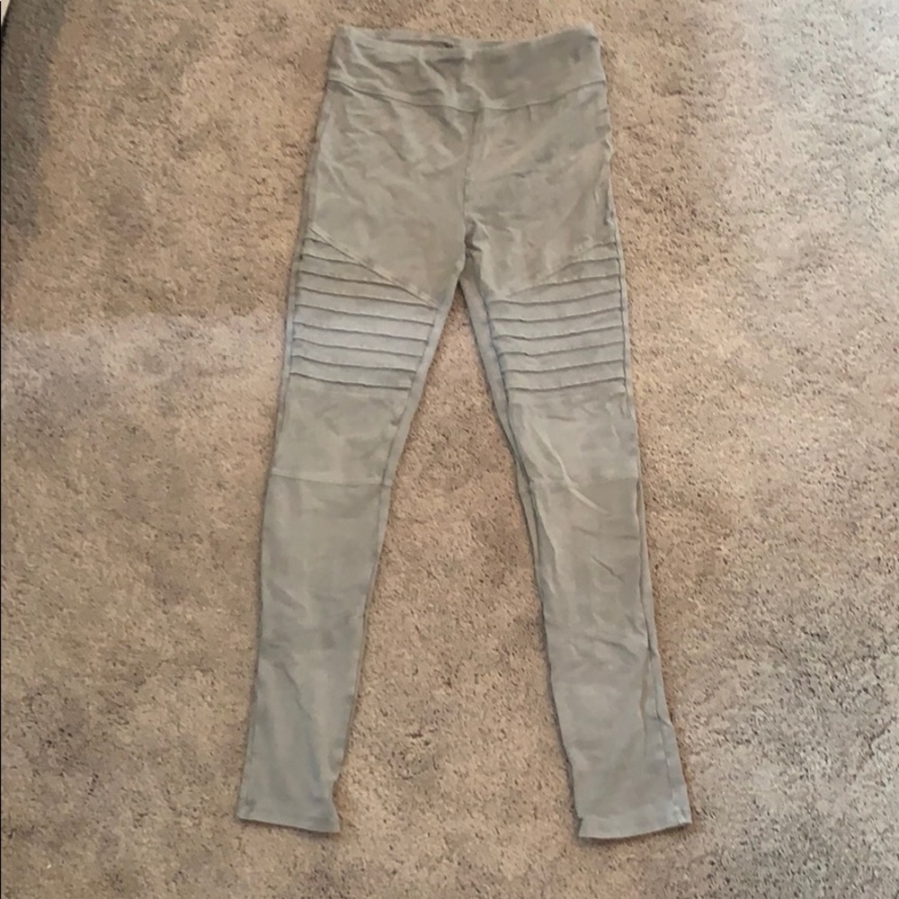 Grey leggings